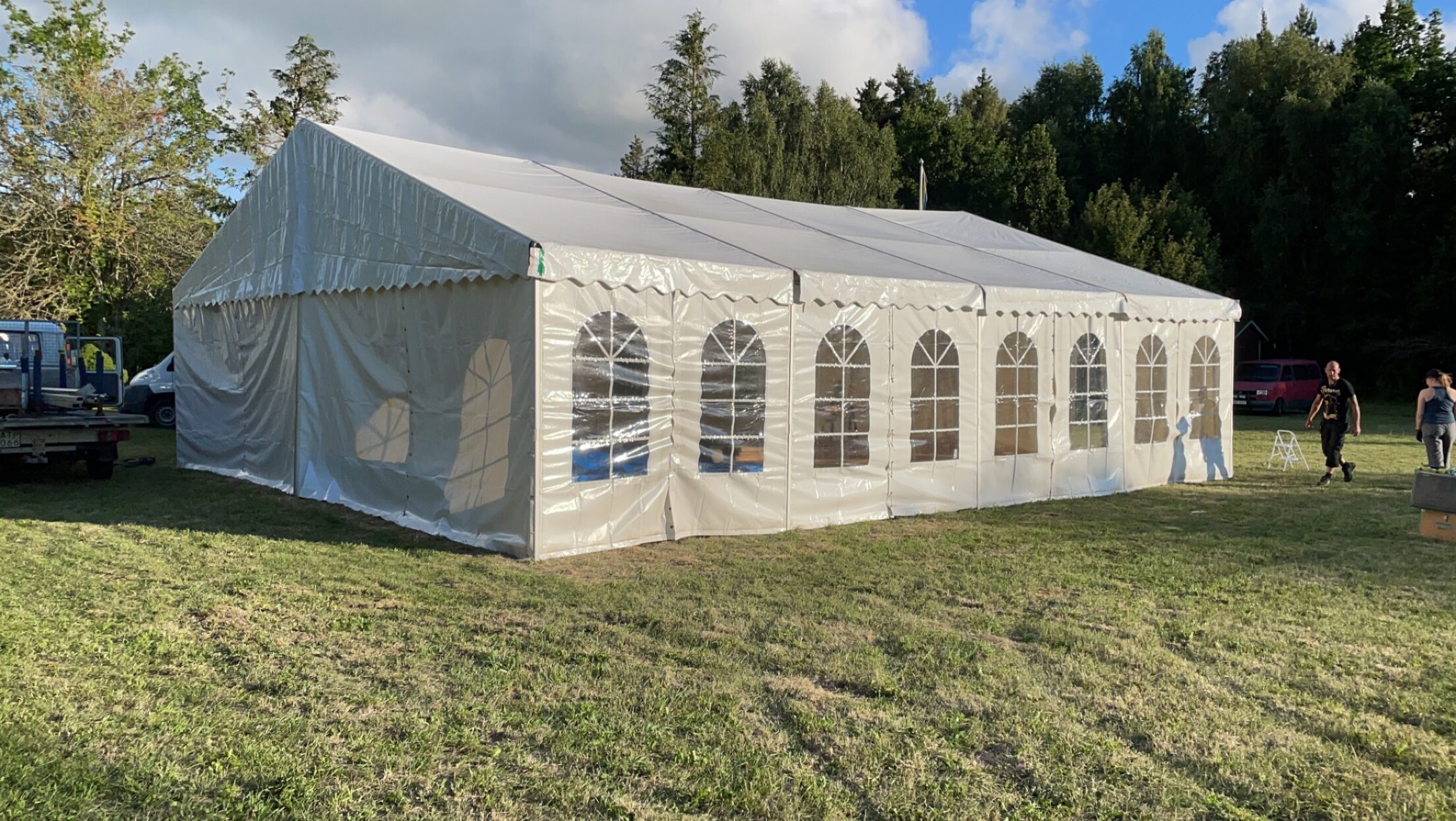 Tält inifrån, redo för fest
