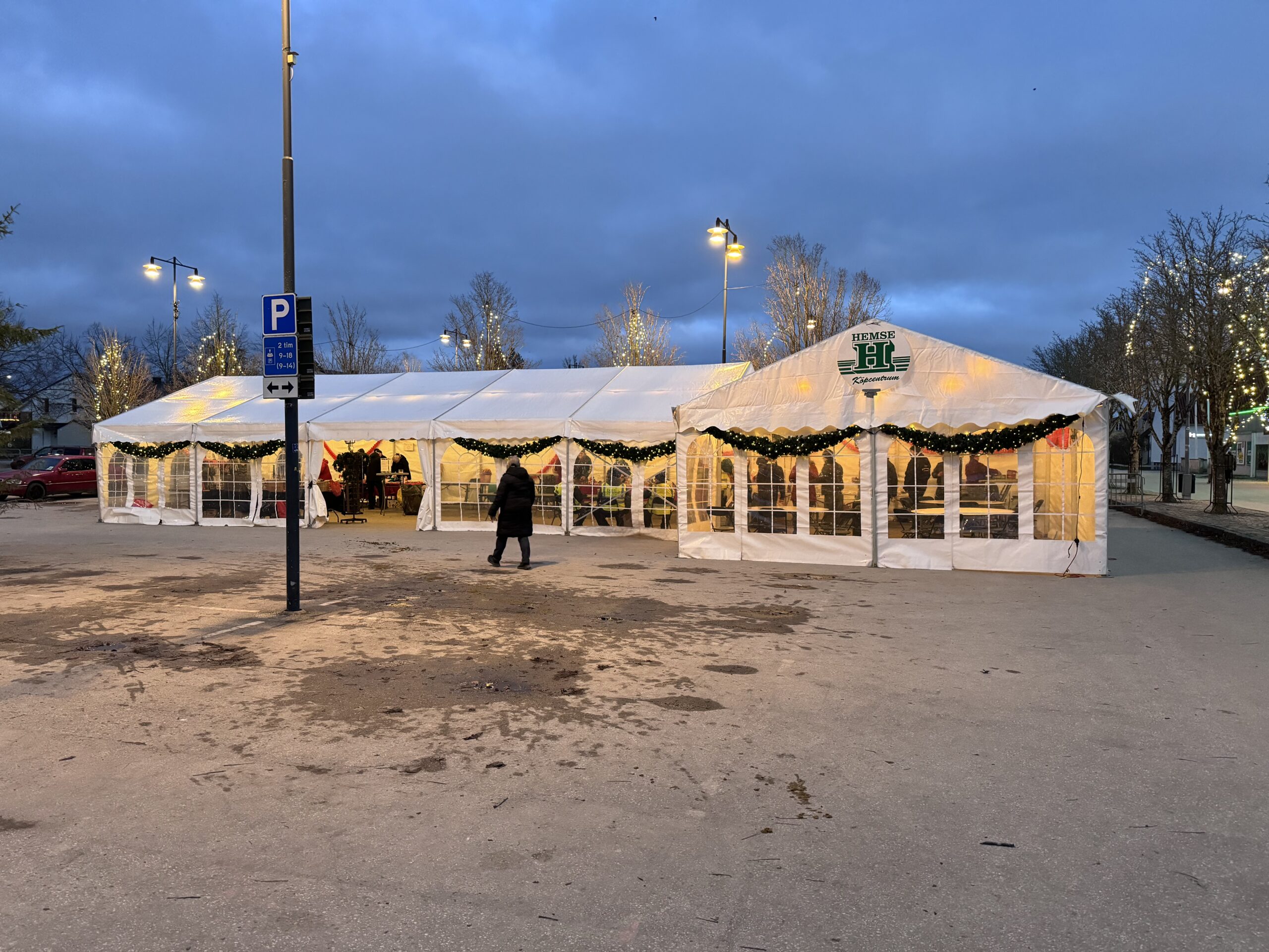 Tält uppsatt för evenemang